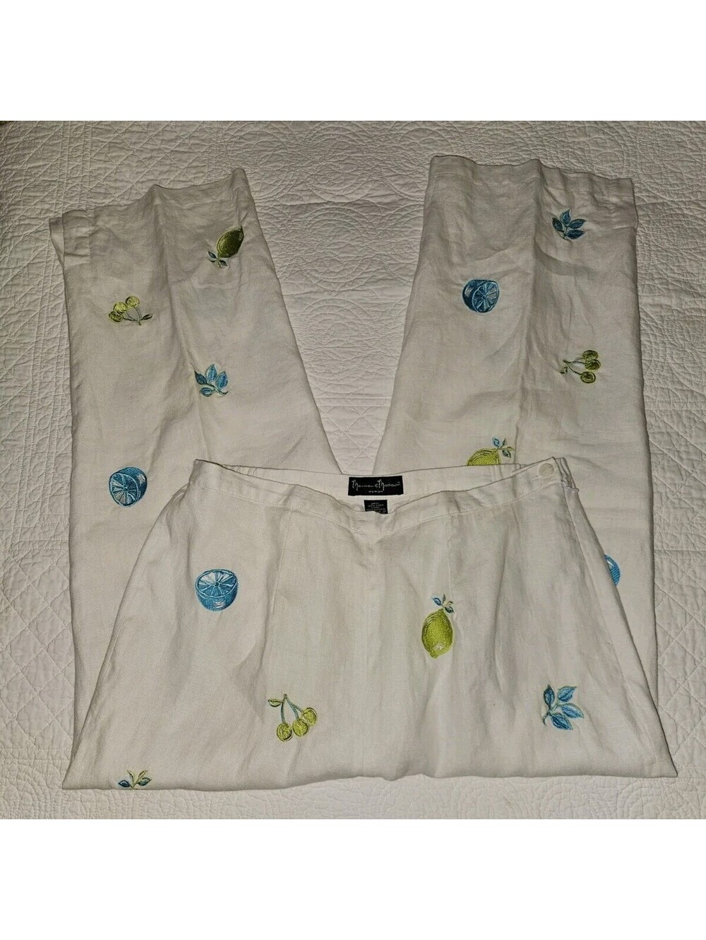 Mercer And Madison Sz 14 W White Linen Capri Pants Blue Green Embroidered Fruit